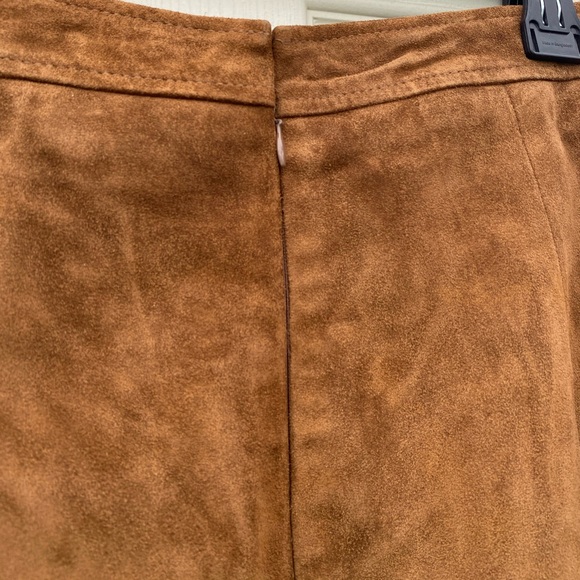 Banana Republic suede skirt, size 2 - Picture 5 of 12